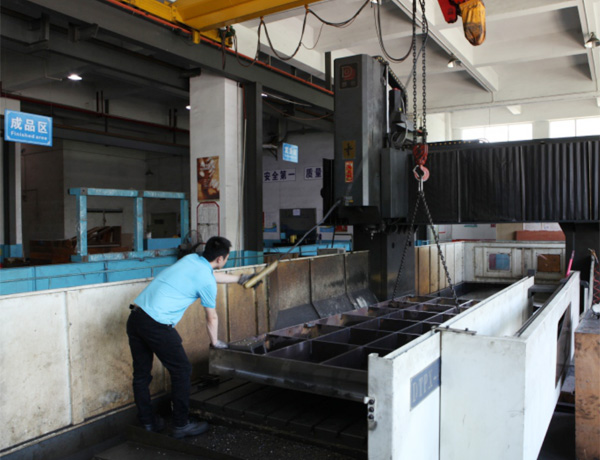 焊接工作臺生產設備2——4米龍門加工中心